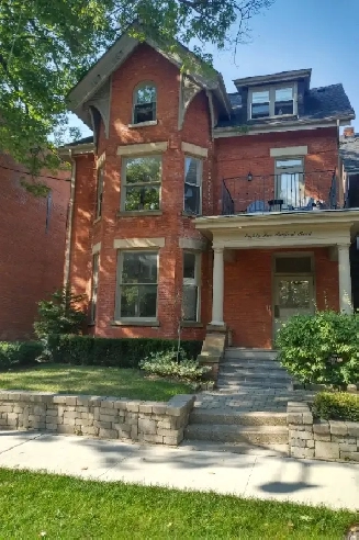 Bachelor in the Annex on Bedford Road Image# 1