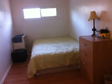 Furnished room close to downtown for rent Image# 1