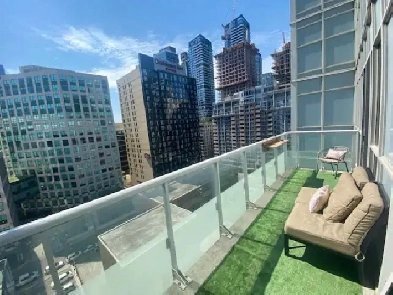 Beautiful Condo with Gym, Rooftop Pool   Private Patio! Image# 1