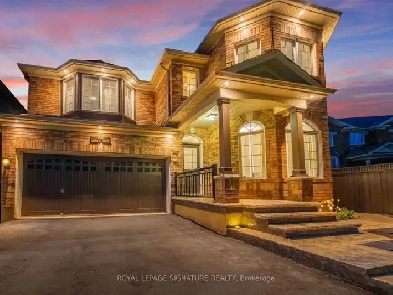 Detached Home in Churchill Meadows Image# 1