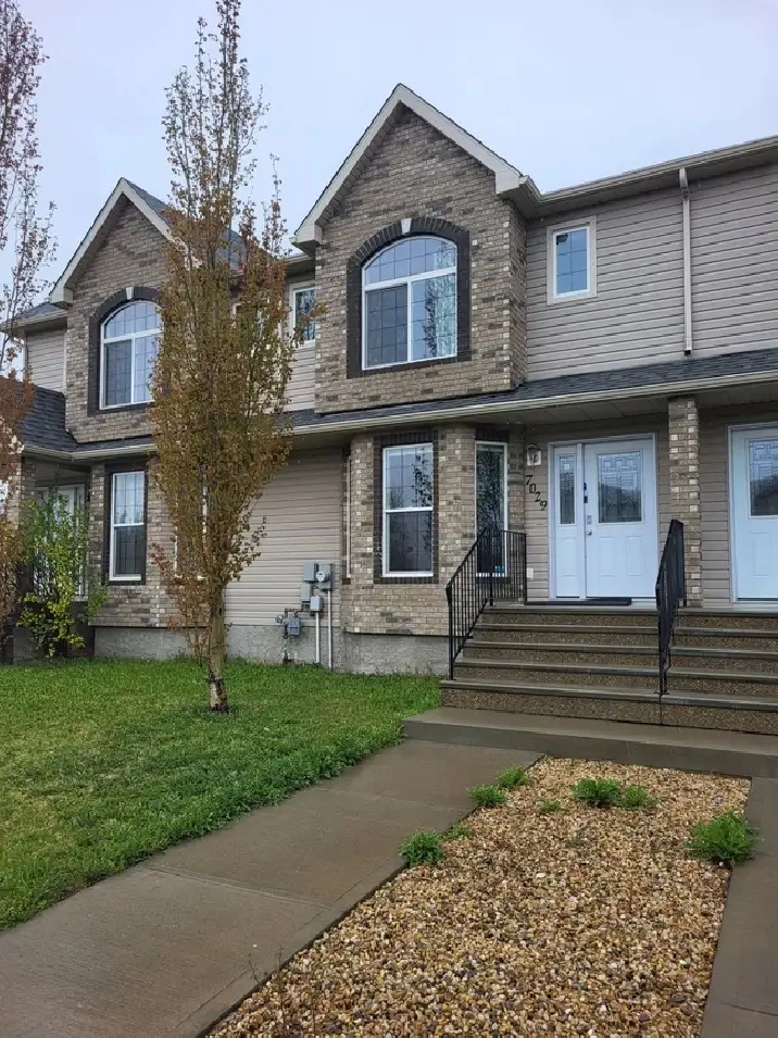 8201 3 Bed/2.5 Bath Townhouse for rent May 24th / 2100 in Grande Prairie,AB Apartments