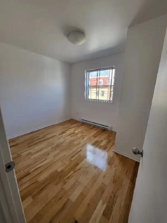 5 1/2 Métro Papineau 2 chambres 1 espace bureau in City of Montréal,QC