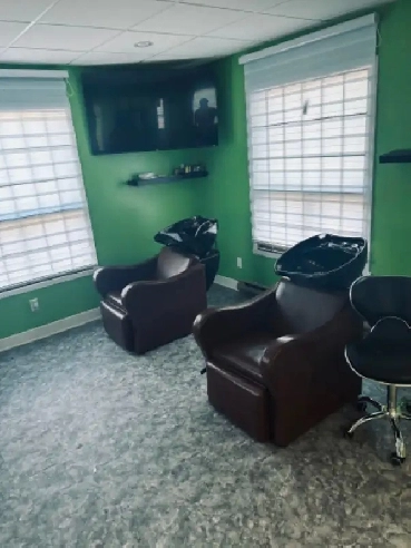 Beauty Salon For Rent in a Prime Location Image# 1