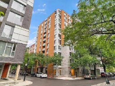 Bright modern condo in the heart of downtown Image# 2