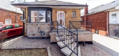 Detached Home W/ Private Drive | 416-419-8716 Image# 1