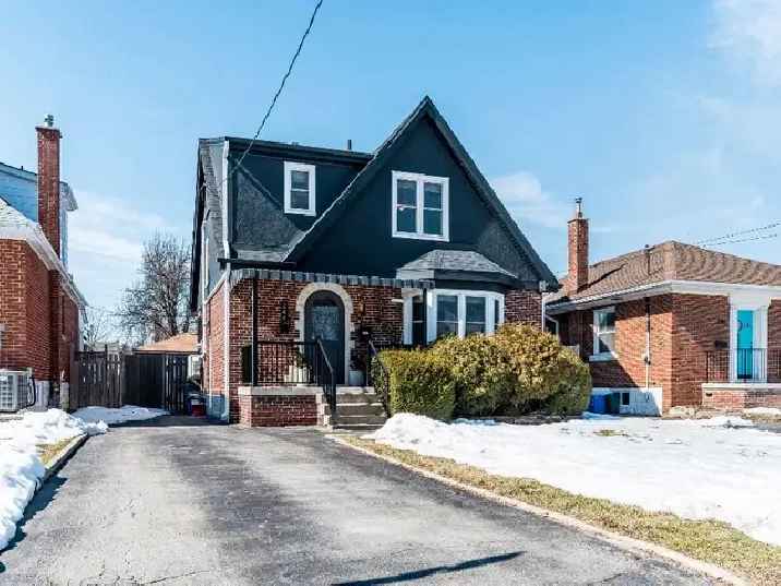 3 Bed 1 Bath House For Rent in Hamilton,ON Apartments & Condos for Rent