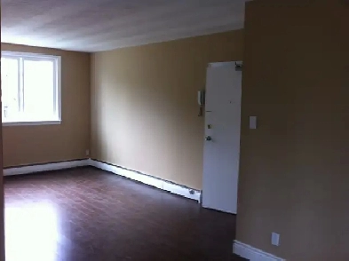 -= Large 1 bedroom apartment with parking included =- Image# 3
