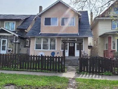 Updated 3 bedroom,  2 bathroom house for rent in the West End Image# 2