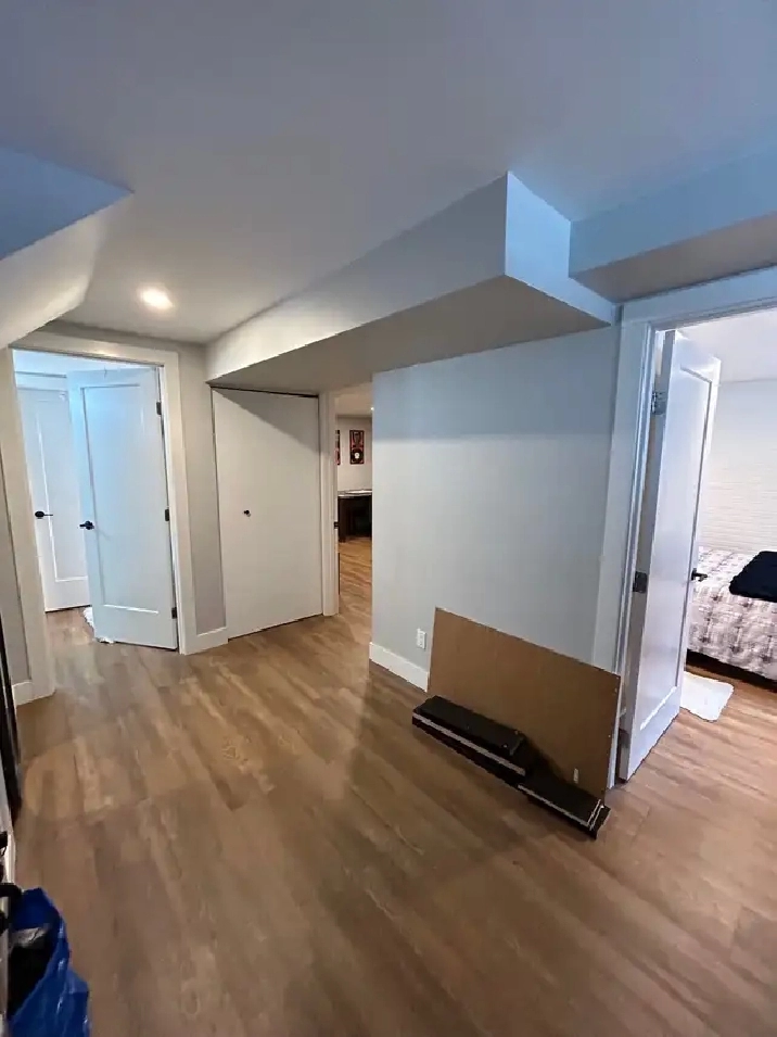 Renovated 2 bedroom near UofC in Calgary,AB - Apartments & Condos for Rent