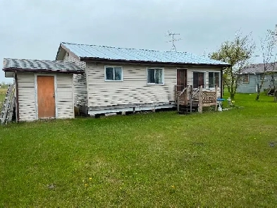 Charming  2-bedroom cabin in St.Laurent Manitoba Image# 1