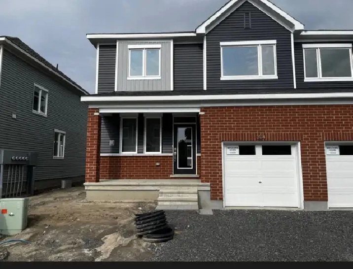 Distressed sale- 4bed 3.5 bath townhome in Ottawa,ON - Houses for Sale