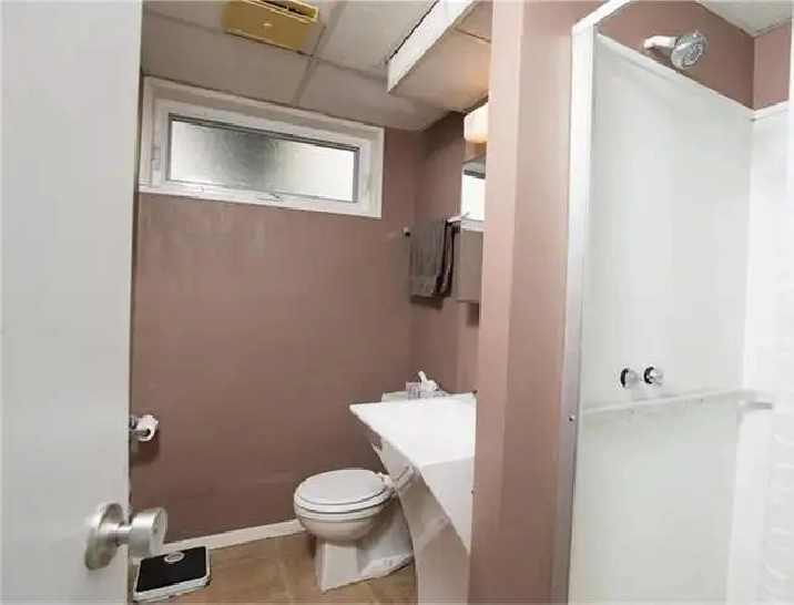 Located next to Heritage LRT station bungalow with full furnish in