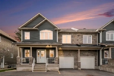 Multigenerational Home For Sale! Semi with Secondary Dwelling! Image# 9