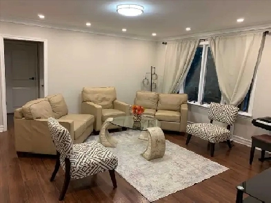 Spacious 3 2 Bedroom House for Rent ( Bathurst & Finch) Image# 2