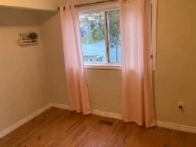 Room for rent in 3 bedroom house Image# 8