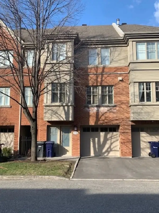 Maison de ville à louer Chomedey Cession de bail in Laval / North