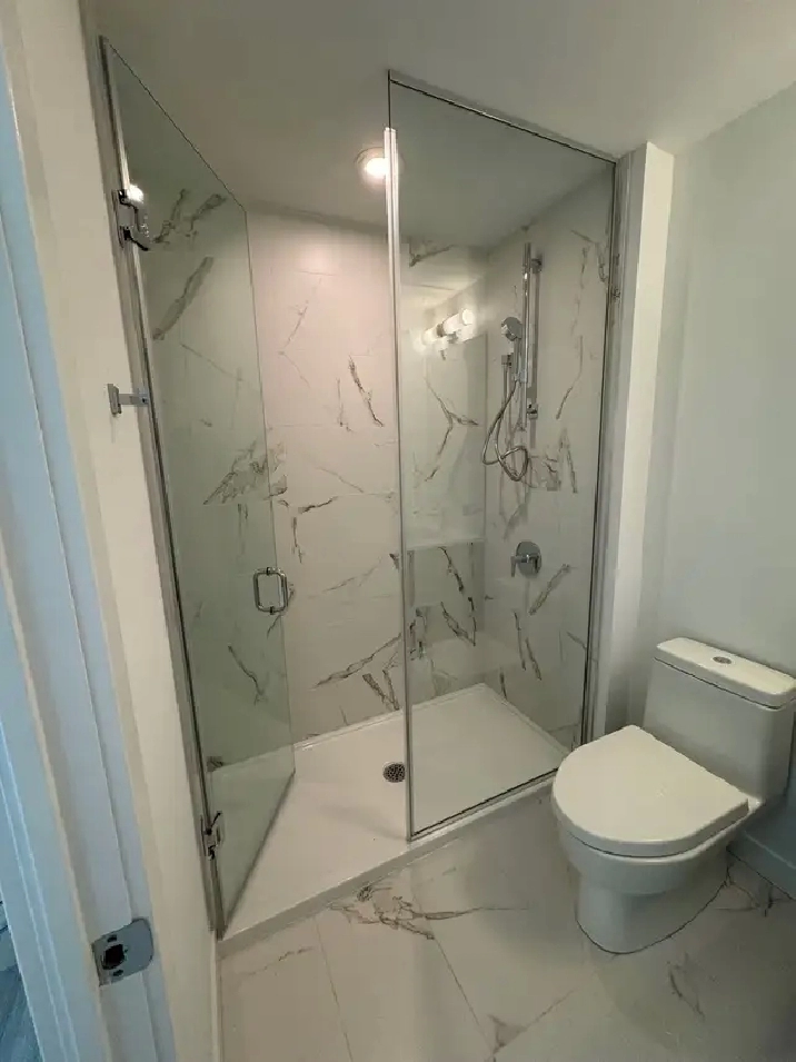 Private Room with Separate Washroom Near Finch Station in City of Toronto,ON Apartments