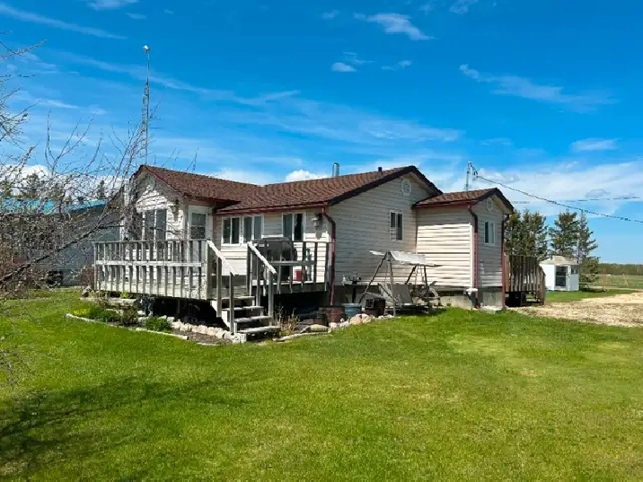 FOUR SEASON 800 SQ FT HOME IN THE RM OF LAC DU BONNET! in Winnipeg,MB - Houses for Sale