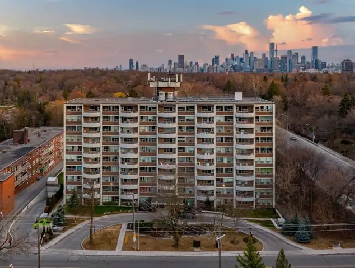 Upscale 2 Bedroom Suite Davisville & Mt Pleasant Rd in City of Toronto