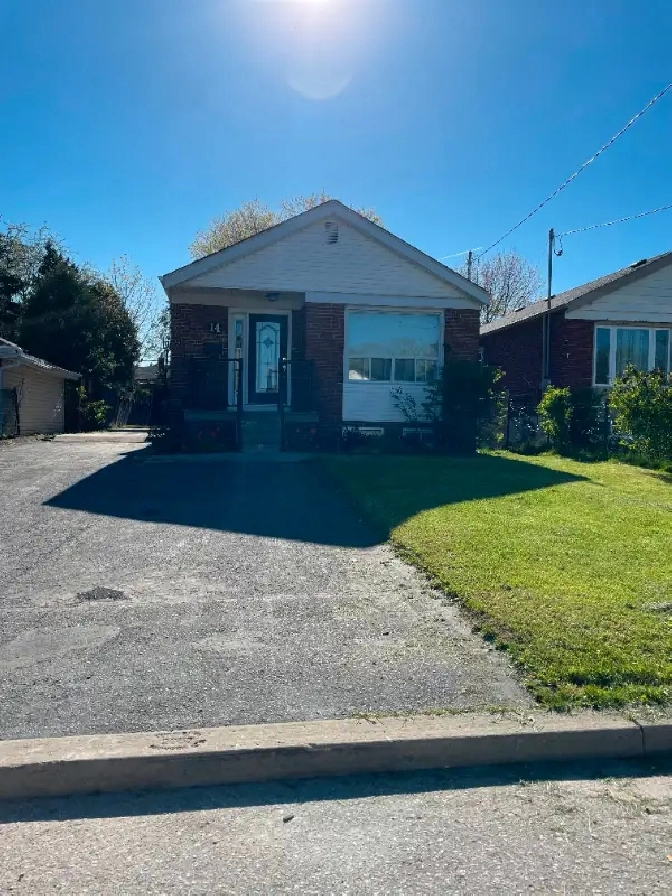 Basement Apt Walkout 4 Bedrooms ( Scarborough/Wexford area) june in City of Toronto,ON - Room Rentals & Roommates