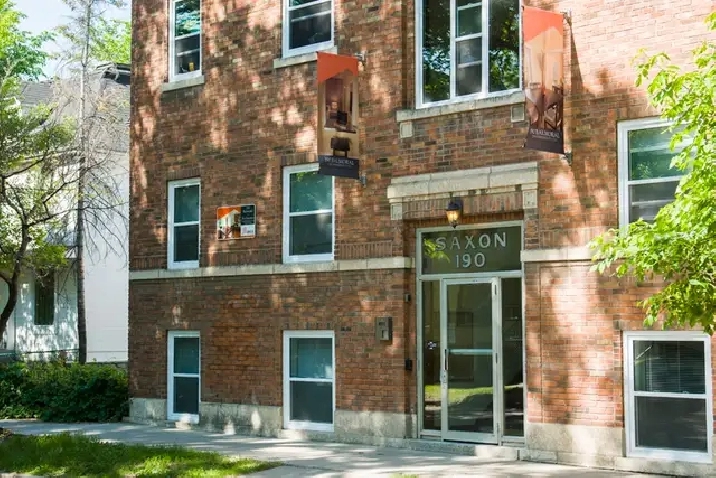 190 BALMORAL - Bachelor available July 1st in Winnipeg,MB - Apartments & Condos for Rent