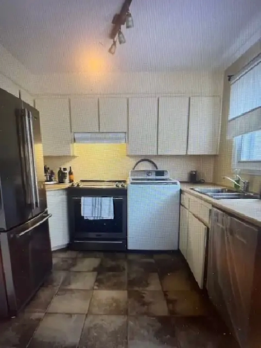 NEW!! JULY 1ST 5 1/2 , 3 bedroom Apartment SaintLaurent in City of