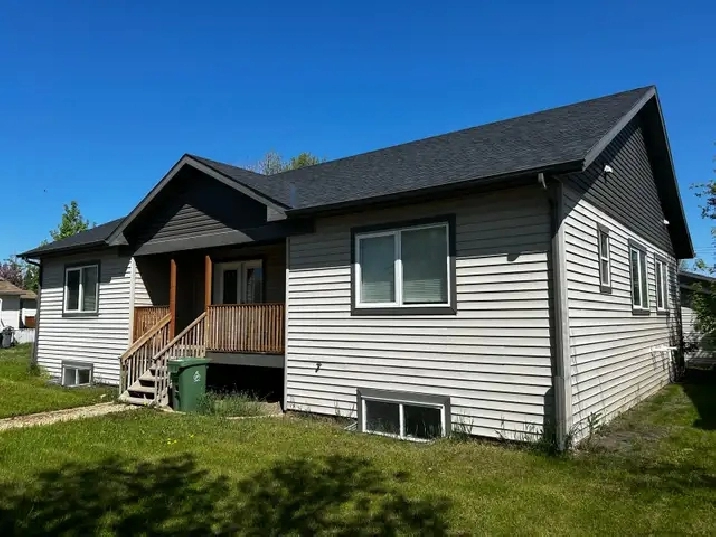 Detached Bungalow in Strathcona County,AB Houses for Sale