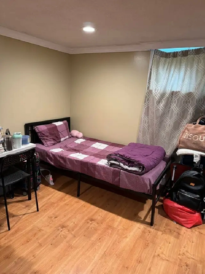 SHARED ROOM FOR GIRL IN BASEMENT IN SCARBOROUGH , TTC AT DOOR in City of Toronto,ON - Room Rentals & Roommates