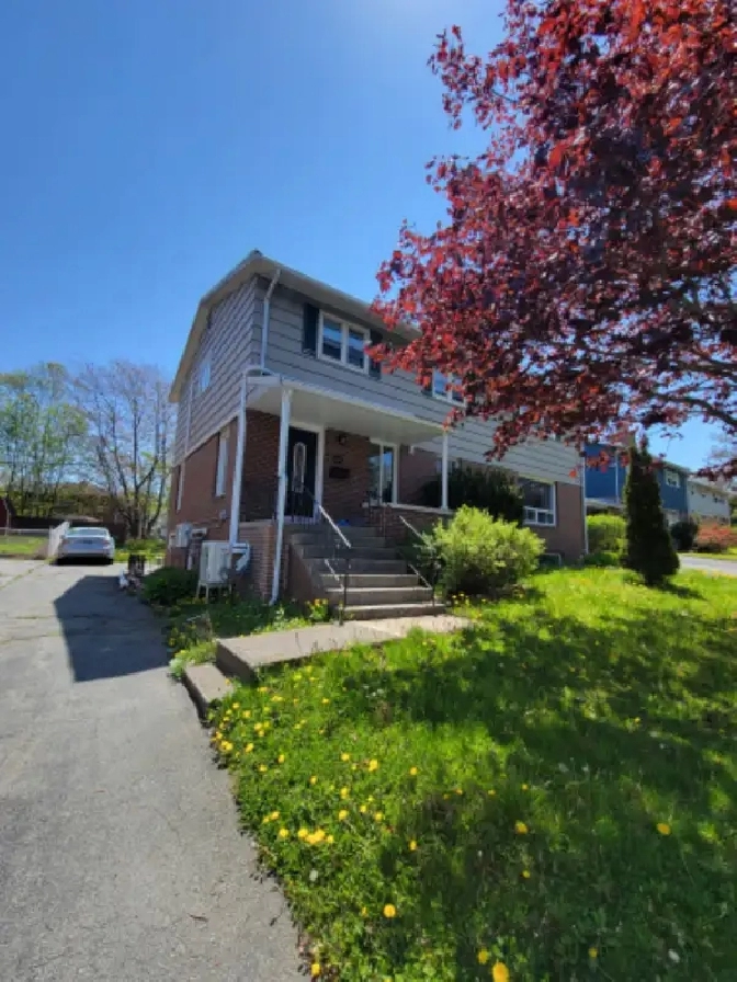 3 Beds 1.5 Baths House in City of Halifax,NS - Apartments & Condos for Rent