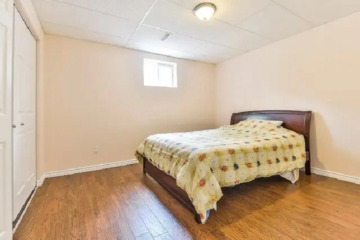 Bright and Spacious Two bedroom Basement Apartment in City of Toronto,ON - Apartments & Condos for Rent