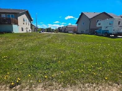 Great east west residential lot in Lacombe Image# 1