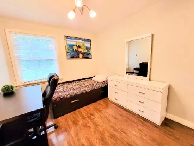 ALL INCLUSIVE✨FURNISHED ROOM✨EAST YORK✨5 MIN TO COXWELL STATION Image# 3