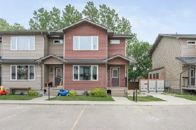 Modern 3 Bedroom Townhouse in Lorette Available August 1! Image# 1