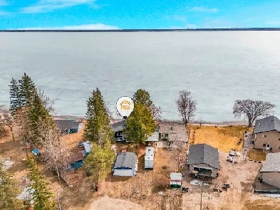 Year Round Lake Front House! WOW! 5 Beds 2 Baths All Amazing! Image# 1
