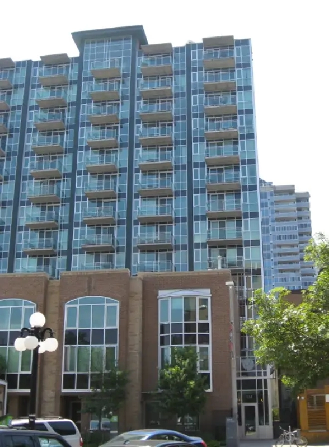 GREAT DOWNTOWN LOCATION. 2 BEDROOMS PLUS DEN. 2 FULL BATHROOMS. in Ottawa,ON - Apartments & Condos for Rent