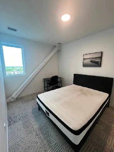 For Rent: Spacious Room in 6th Floor Apartment Image# 1