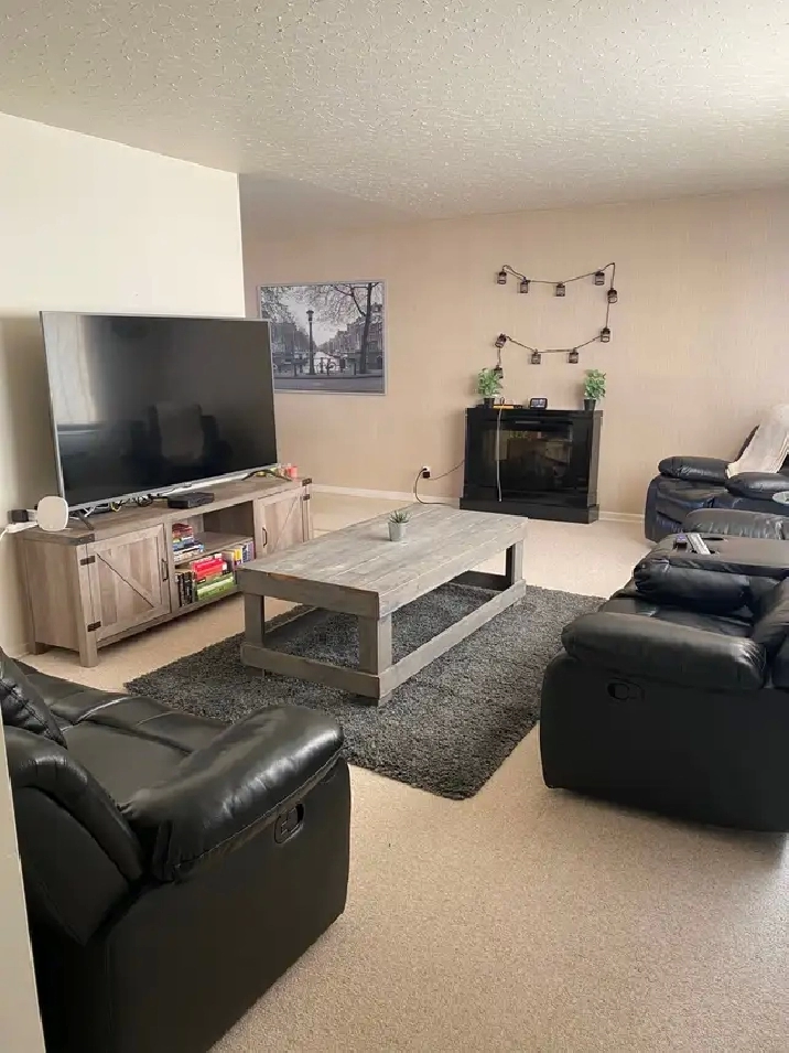 Affordable than hotel, rm in Holyrood @775/mth Sherwoodpk Downto in Edmonton,AB - Short Term Rentals
