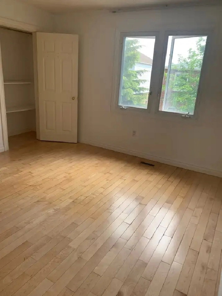 Beautiful Bedroom on Second Floor in City of Toronto,ON Room Rentals