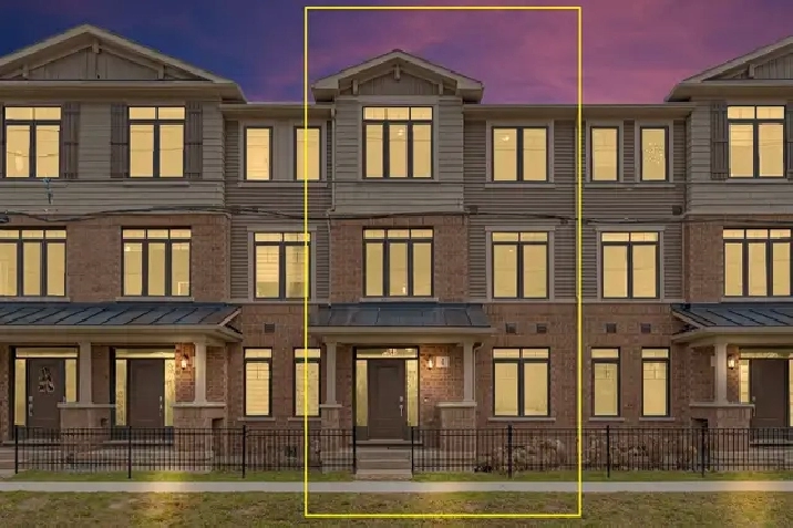 4 Bed | 4 Bath | Double Garage | 2,000 sqf Executive Townhouse in City of Toronto,ON - Houses for Sale