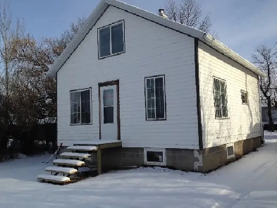 HOUSE FOR RENT IN LAMPMAN SK Image# 1