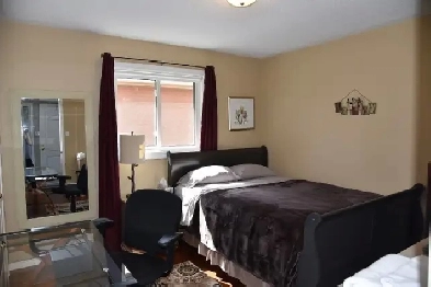 Room For Female Co-Op Student– Newmarket – 2nd Floor Image# 1