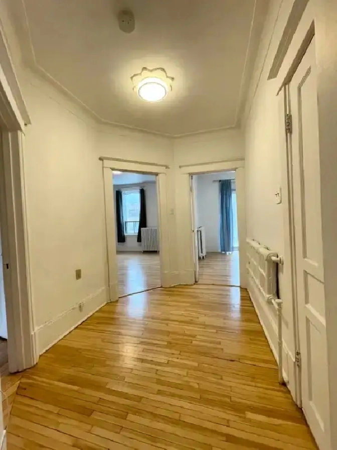 Outremont Super Large Beautiful Spacious 6 1/2 apartment in City of Montréal,QC Apartments