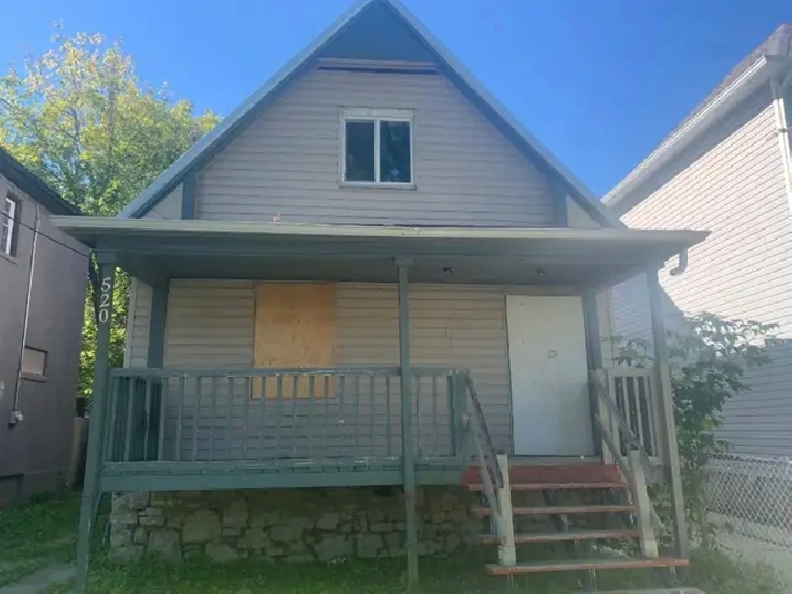 Double lots, Tear Down Houses, Vacant Land, Infill lots in Winnipeg,MB - Houses for Sale