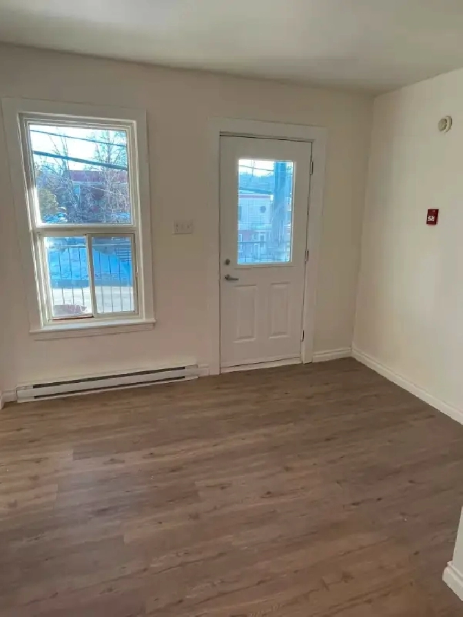 PETIT 31/2 in Sherbrooke,QC Apartments & Condos for Rent