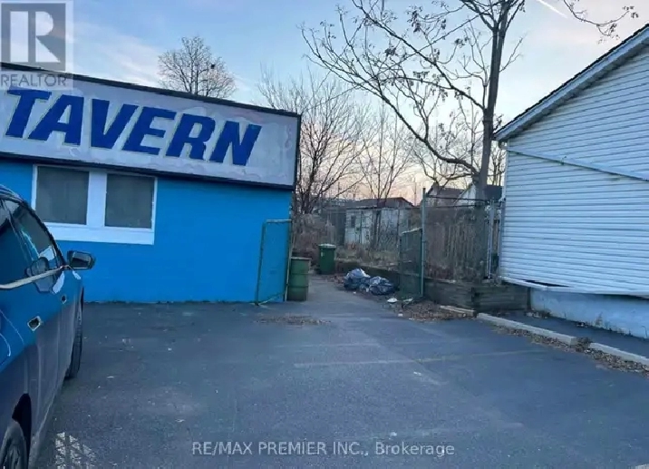 Room for rent on 500/m (Specially McMaster & Colleges Students) in