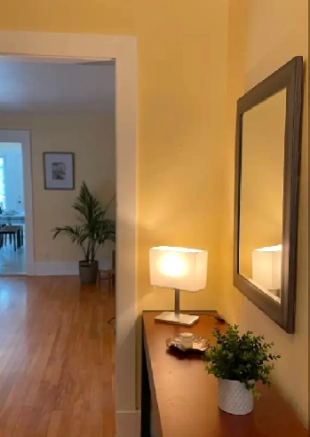 Fully furnished 3 BR house - near cote vertu-Montreal-july 1 Image# 2