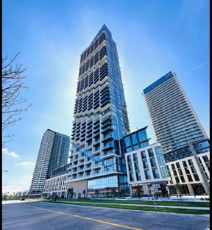 For Lease in Vaughan: 1 Den with 2 Baths parking and locker in City of Toronto,ON - Apartments & Condos for Rent