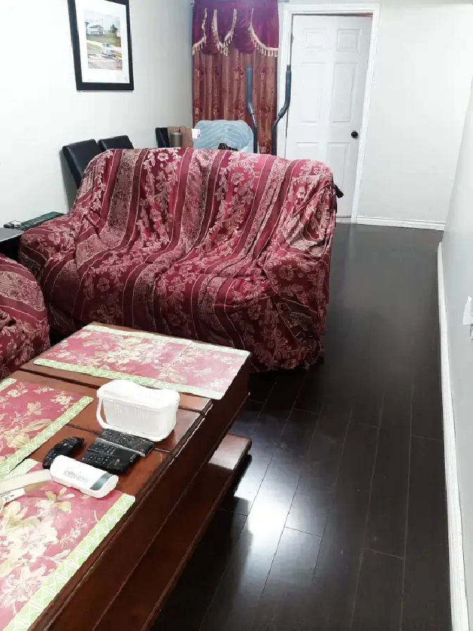 SHARED ROOM 4 RENT MALTON MISSISSAUGA FOR A GIRL.TEL.16476996265 in City of Toronto,ON - Room Rentals & Roommates