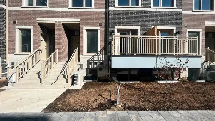 2 bed, 3 bath Stacked Condo Townhouse Lease - Hwy 7 & 400 in City of Toronto,ON - Apartments & Condos for Rent