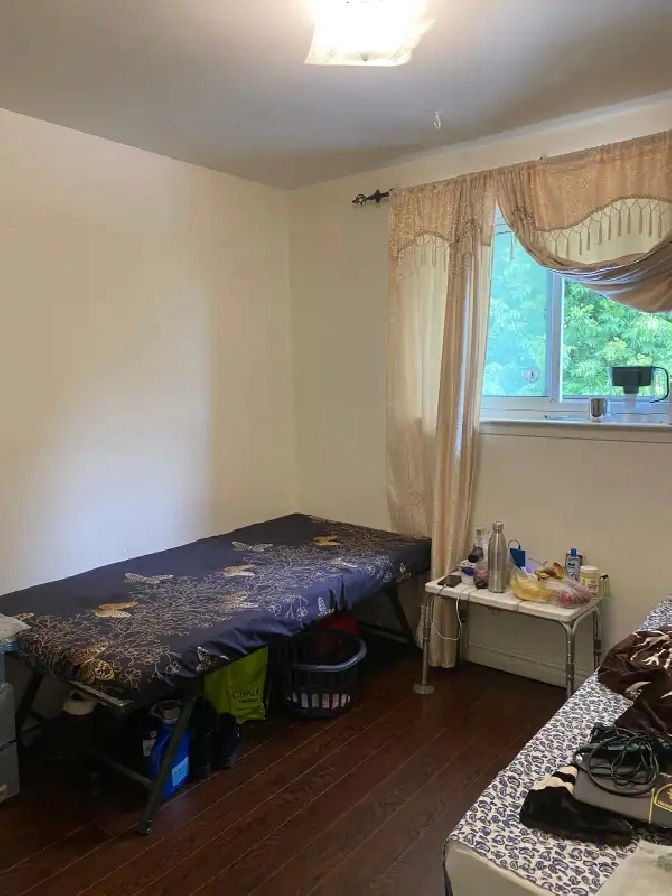 Room in sharing for 1 girl veggie food included-$550- 1st Aug-Ma in City of Toronto,ON - Room Rentals & Roommates
